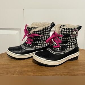 Sorel Black and White Houndstooth Boots with Pink Accents Woman’s Size 6
